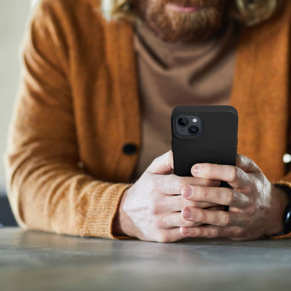 iPhone 14 black ROAR LEATHER MAG nugarėlė 5