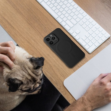 iPhone 11 black MagSilicone nugarėlė 10