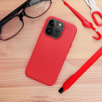 iPhone 15 PRO red MagLeather MagSafe nugarėlė 6