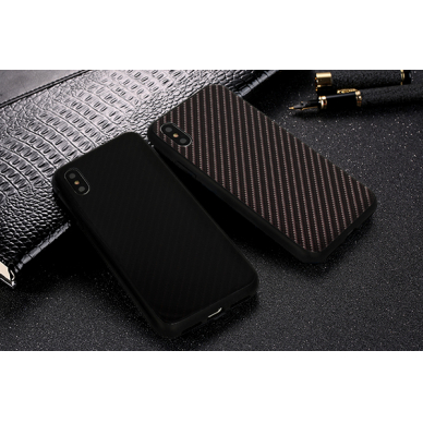 iPhone 7/8/SE 2020 juoda CARBON GLASS nugarėlė 1